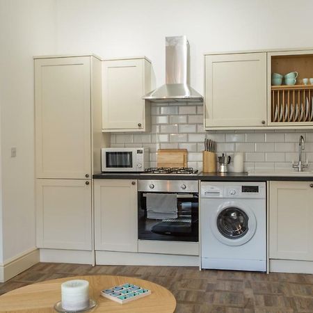 Stylish Apartment Close To Gloucester Quays & Docks Exterior foto