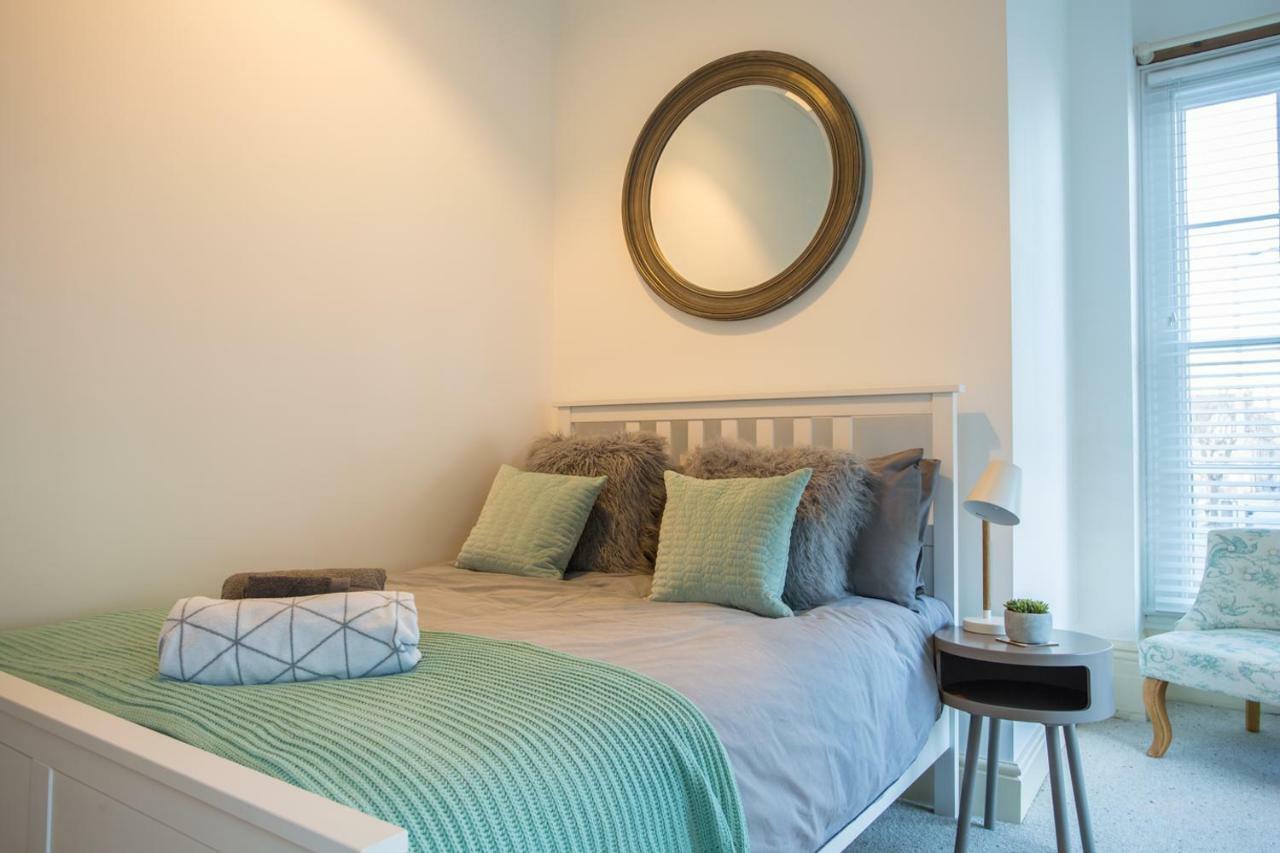 Stylish Apartment Close To Gloucester Quays & Docks Exterior foto